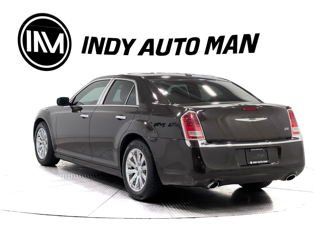 2012 Chrysler 300 Image 6