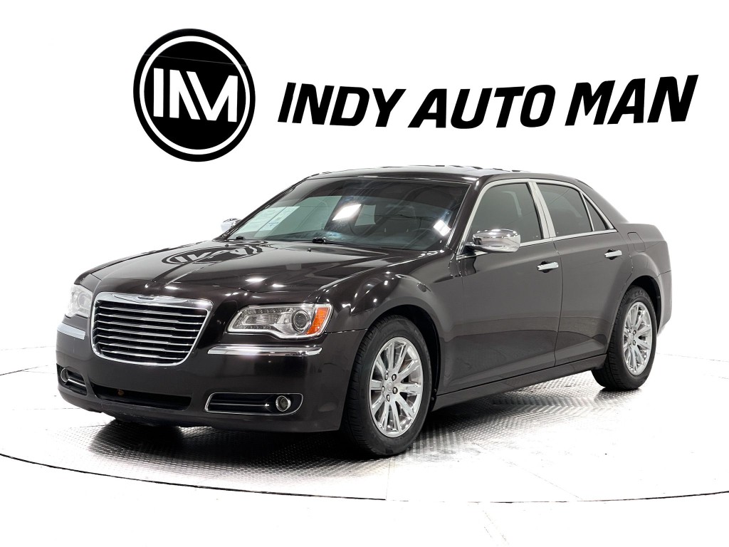 2012 Chrysler 300 Image 8