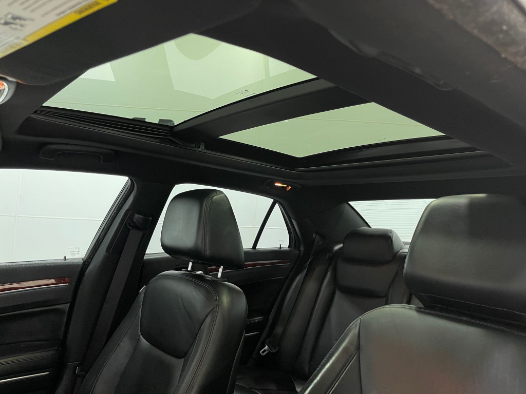 2012 Chrysler 300 Image 11