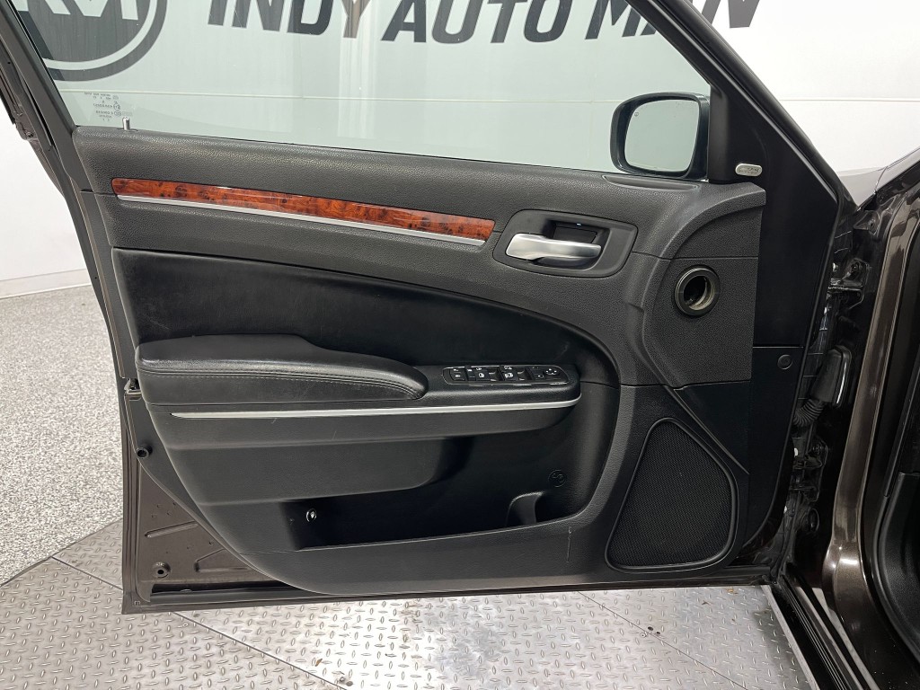 2012 Chrysler 300 Image 14