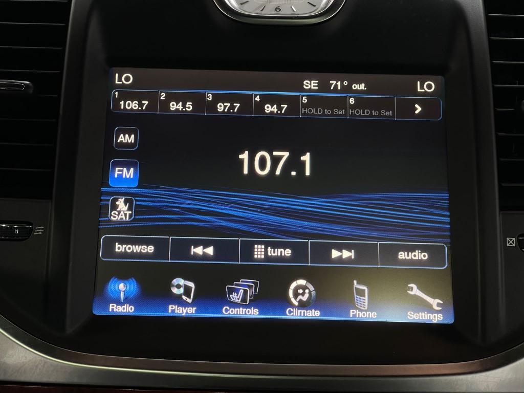 2012 Chrysler 300 Image 21