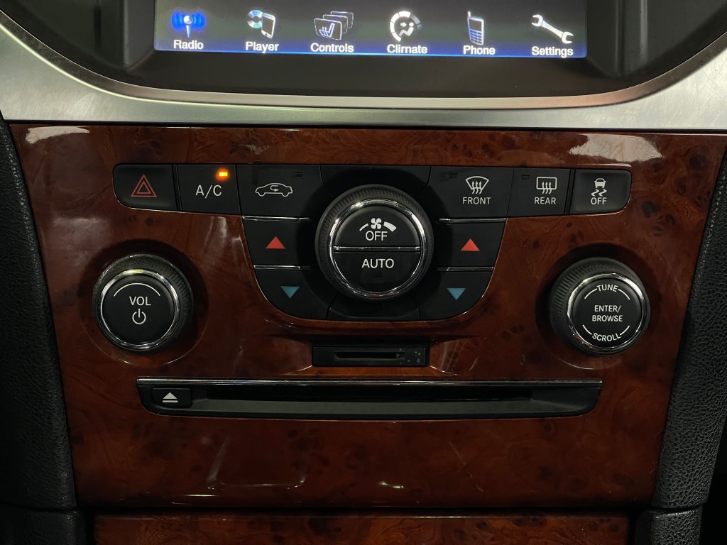 2012 Chrysler 300 Image 22