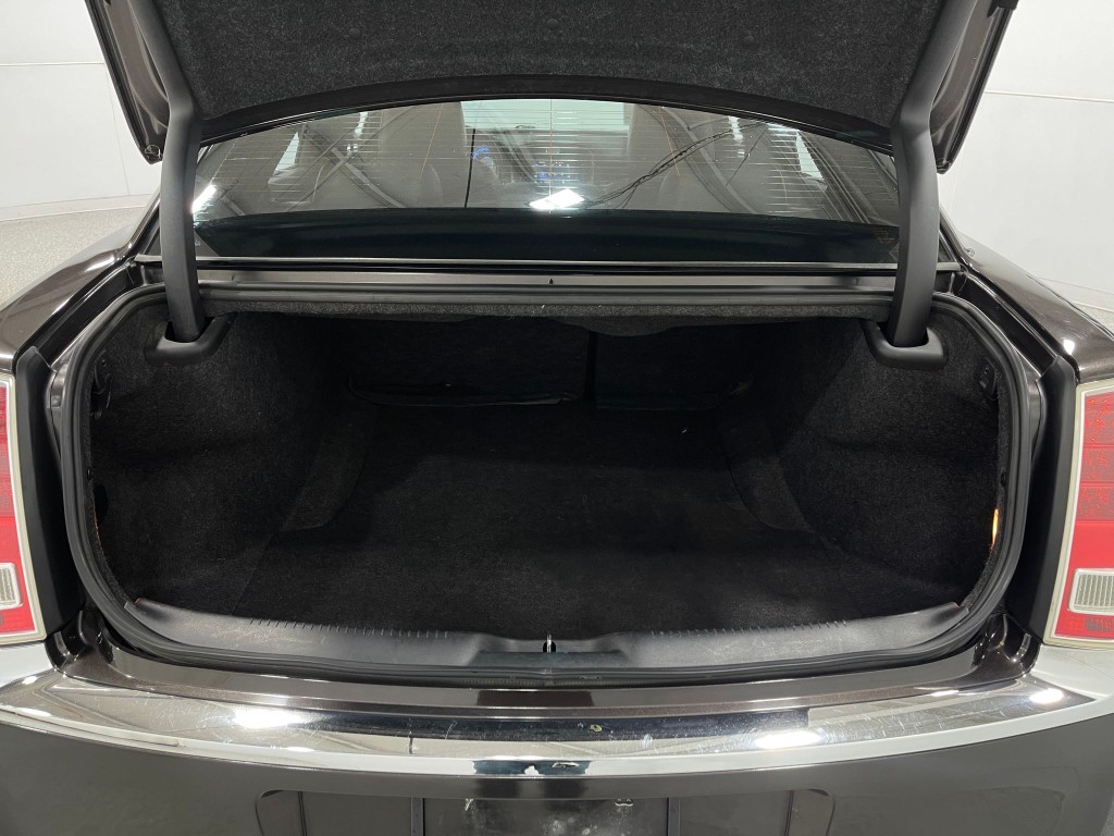 2012 Chrysler 300 Image 23