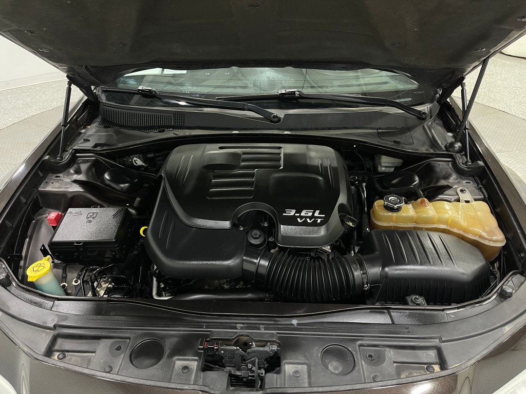 2012 Chrysler 300 Image 24