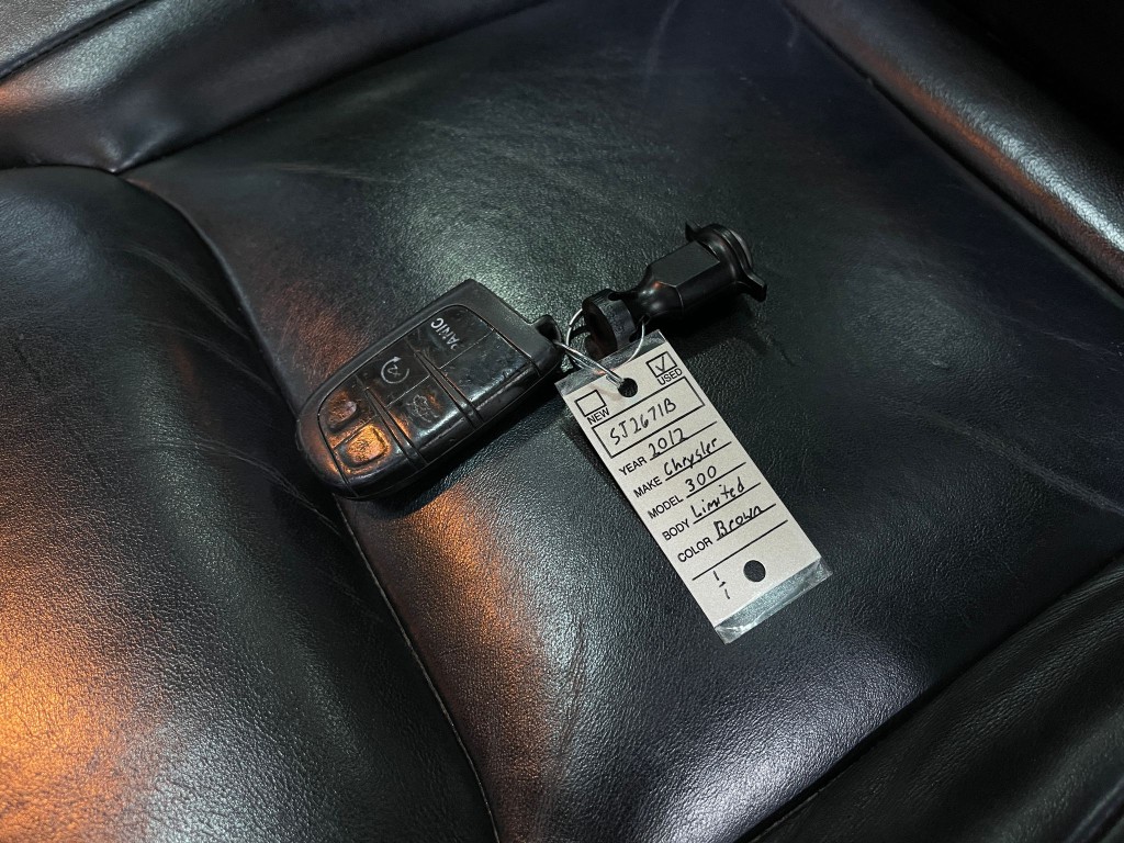 2012 Chrysler 300 Image 34