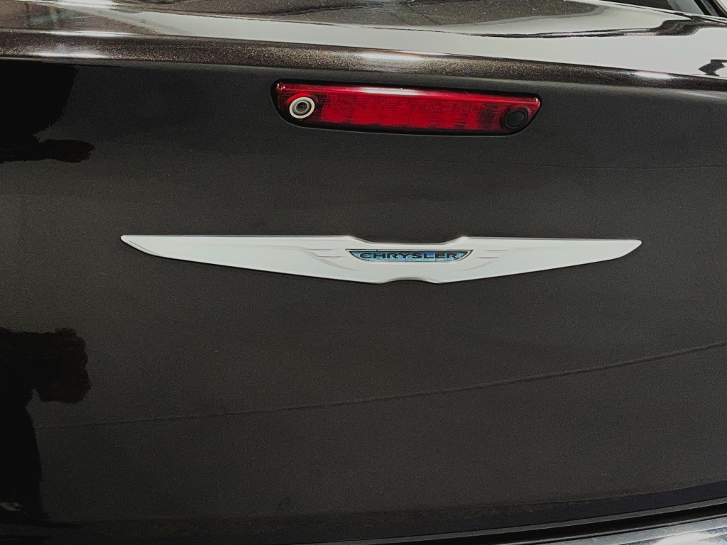 2012 Chrysler 300 Image 35