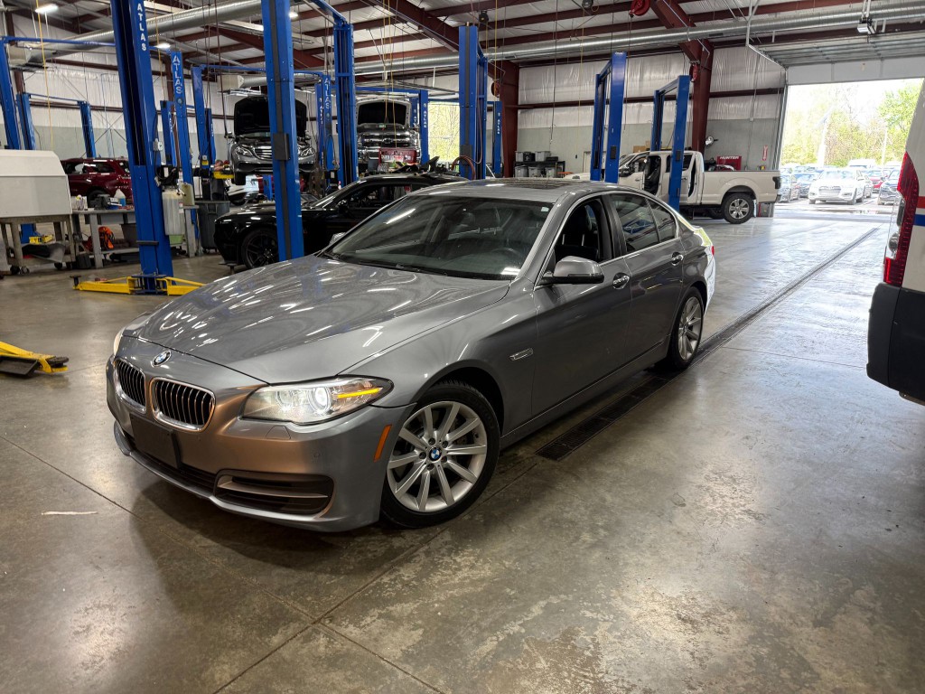 2014 BMW 5 Series Image 2
