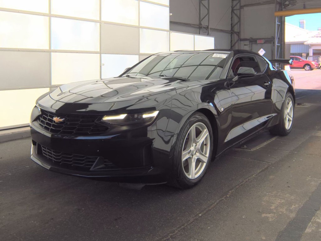 2020 Chevrolet Camaro Image 2