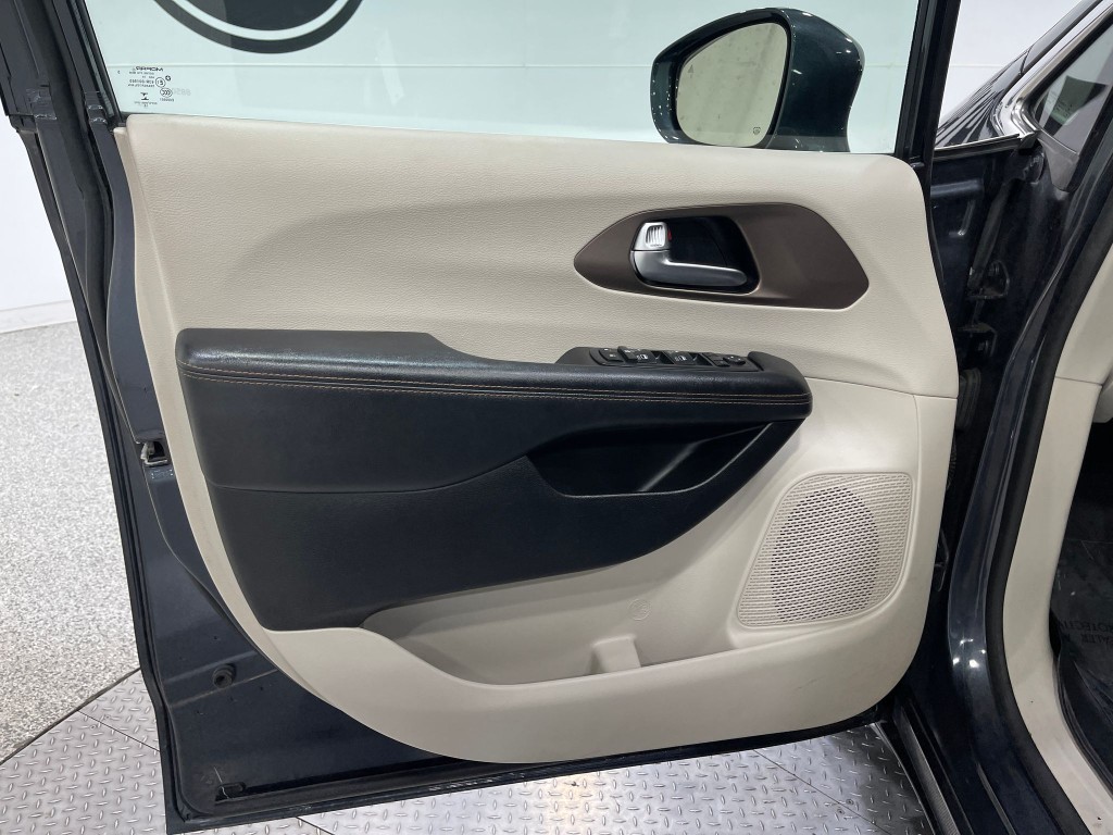 2019 Chrysler Pacifica Image 15