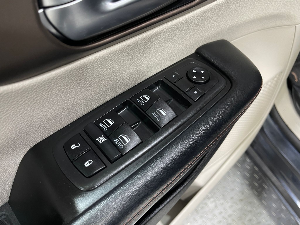 2019 Chrysler Pacifica Image 16