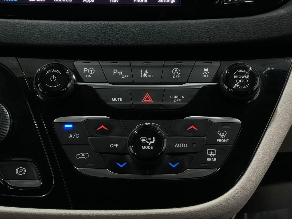 2019 Chrysler Pacifica Image 25