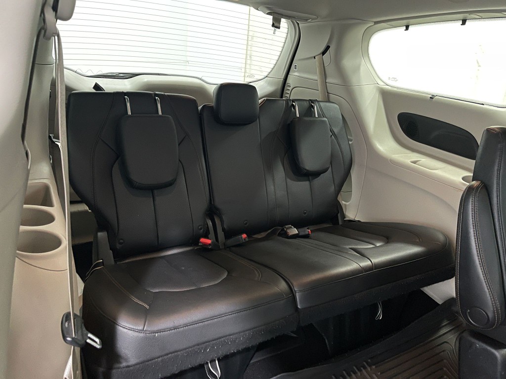 2019 Chrysler Pacifica Image 32
