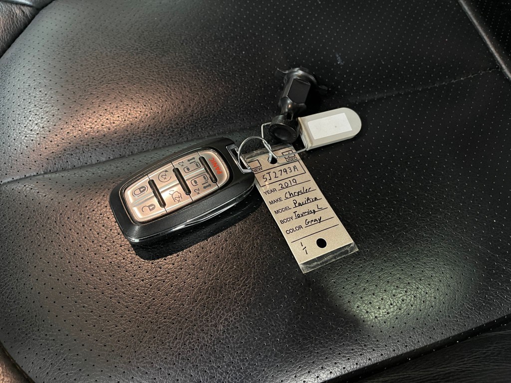 2019 Chrysler Pacifica Image 39