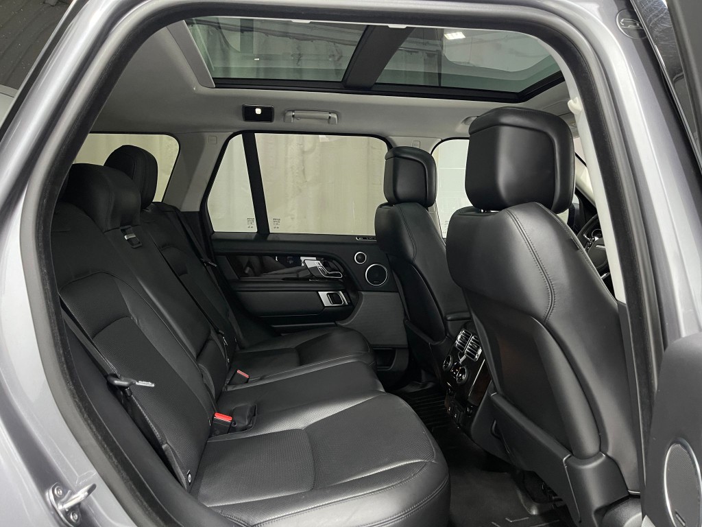 2020 Land Rover Range Rover Image 30