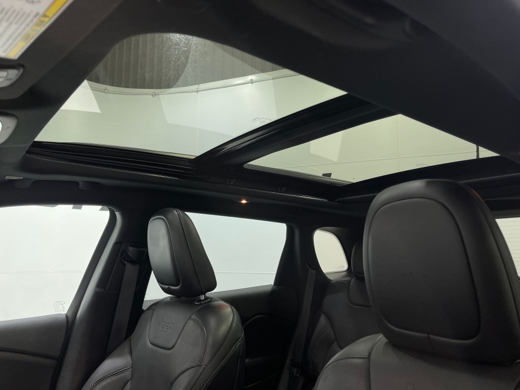 2019 Jeep Cherokee Image 12