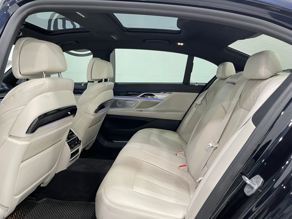 2021 BMW 7 Series Image 30