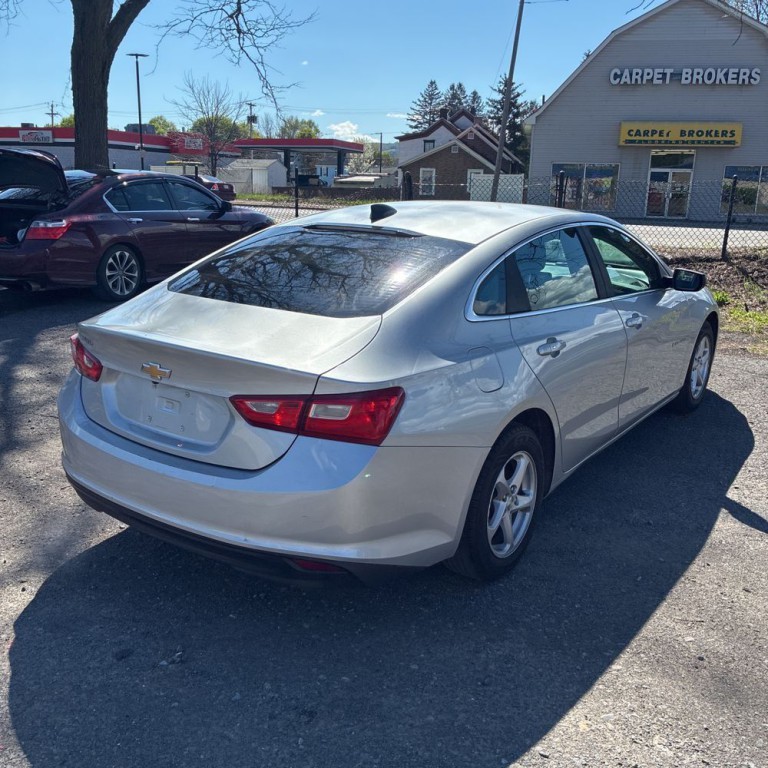 2018 Chevrolet Malibu Image 3