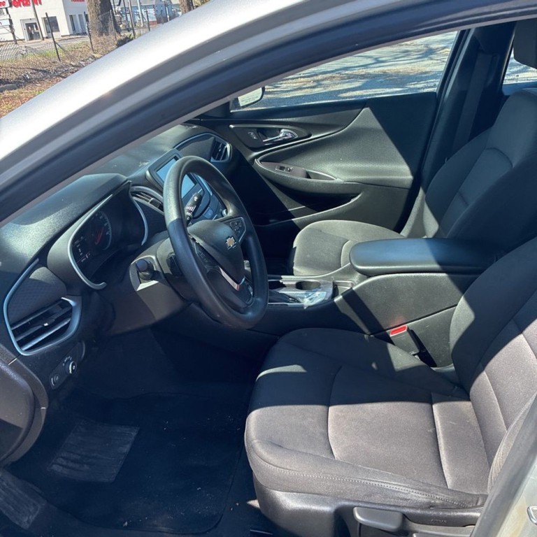 2018 Chevrolet Malibu Image 5