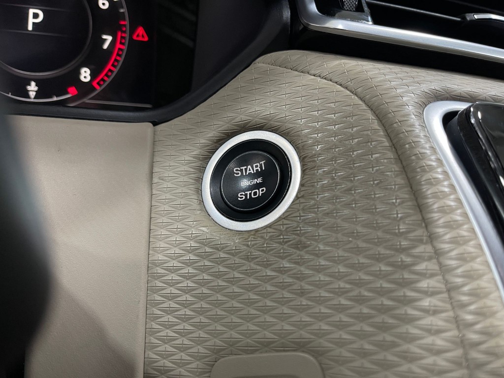 2018 Land Rover Range Rover Image 21