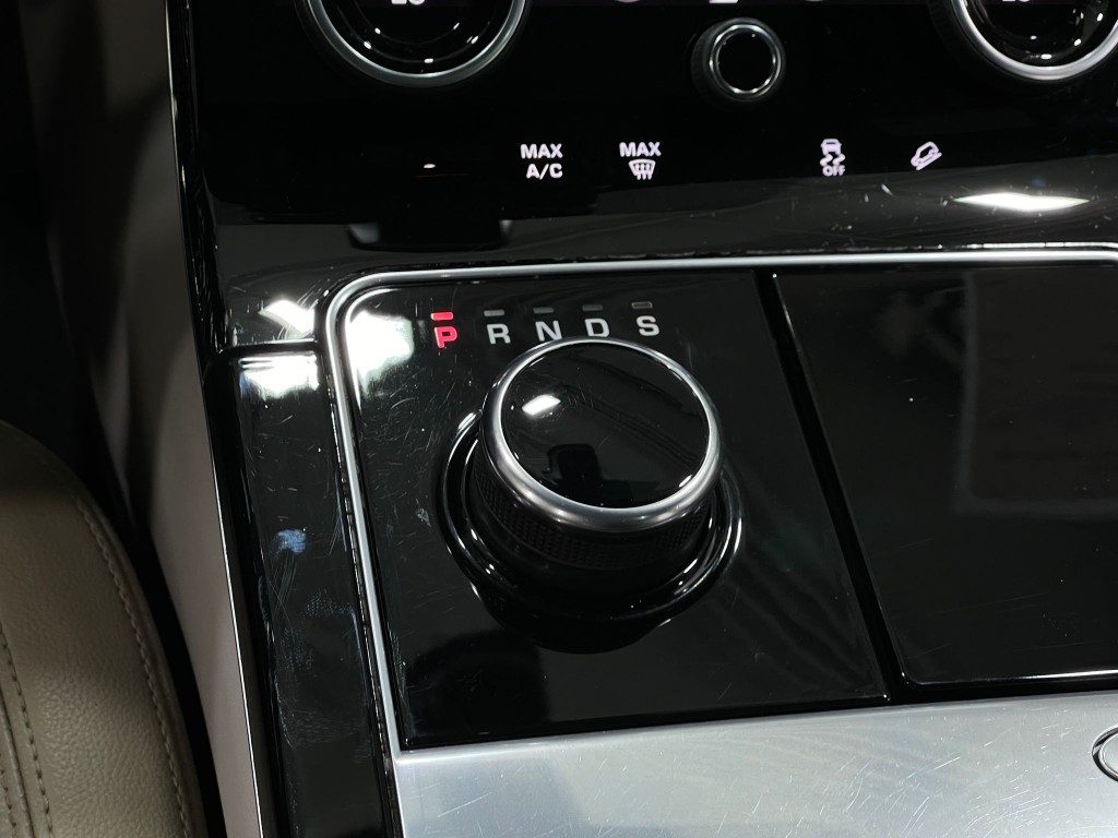 2018 Land Rover Range Rover Image 29