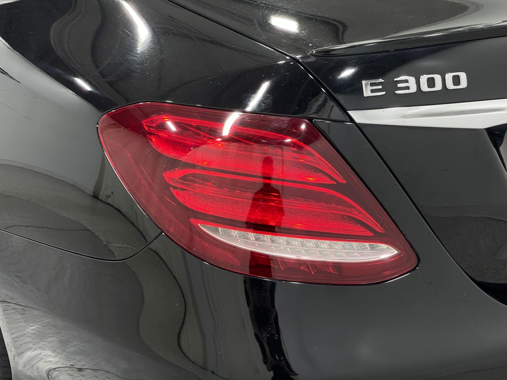 2018 Mercedes-Benz E-Class Image 34