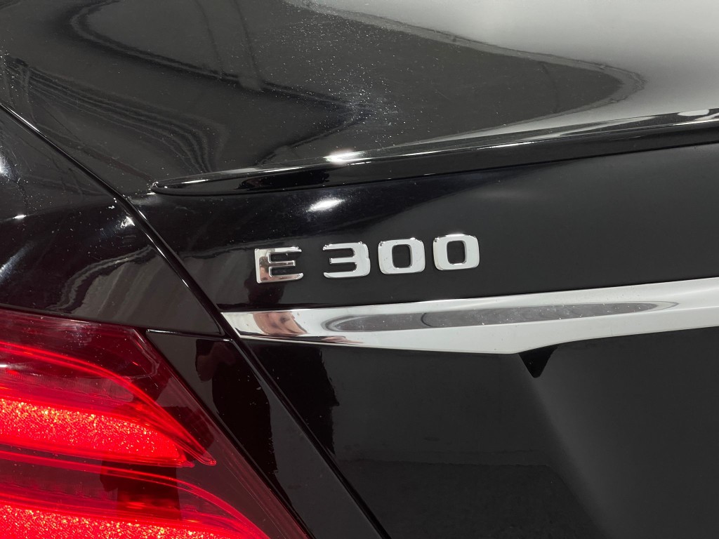 2018 Mercedes-Benz E-Class Image 39