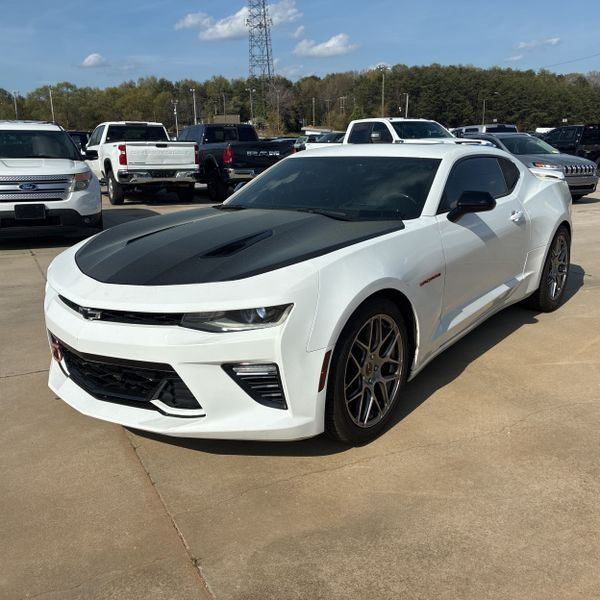 2018 Chevrolet Camaro Image 2