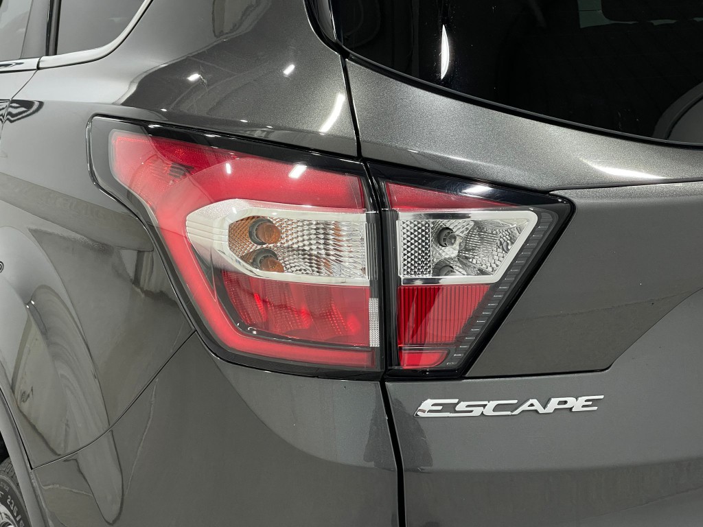 2018 Ford Escape Image 32
