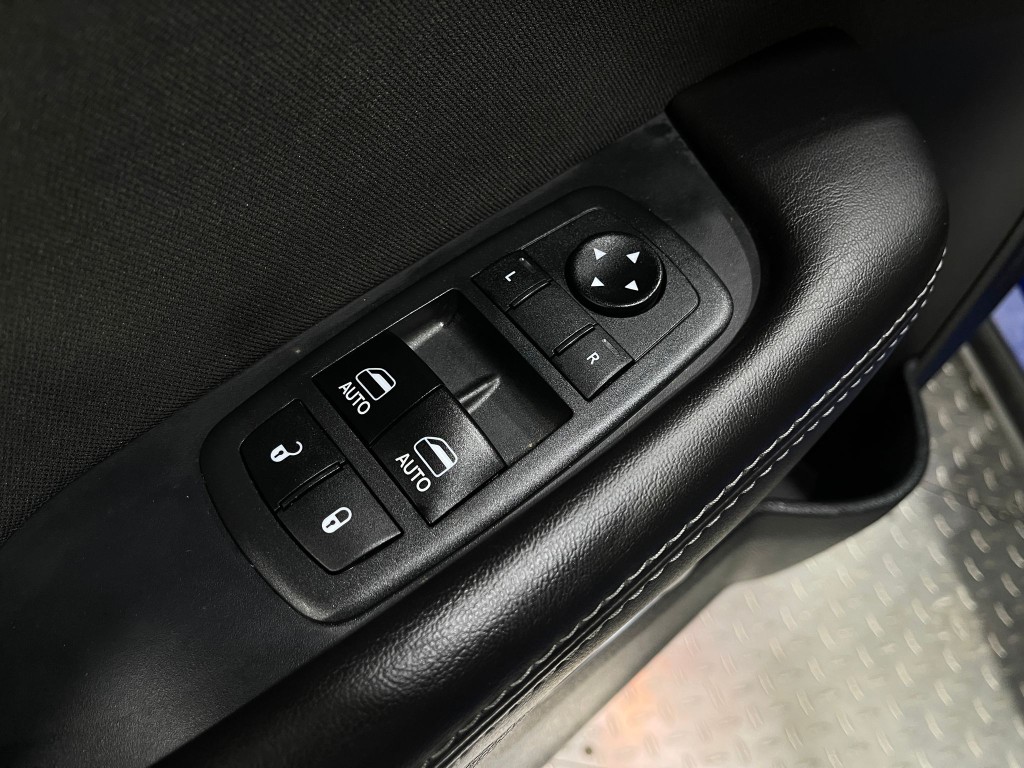 2018 Dodge Challenger Image 15