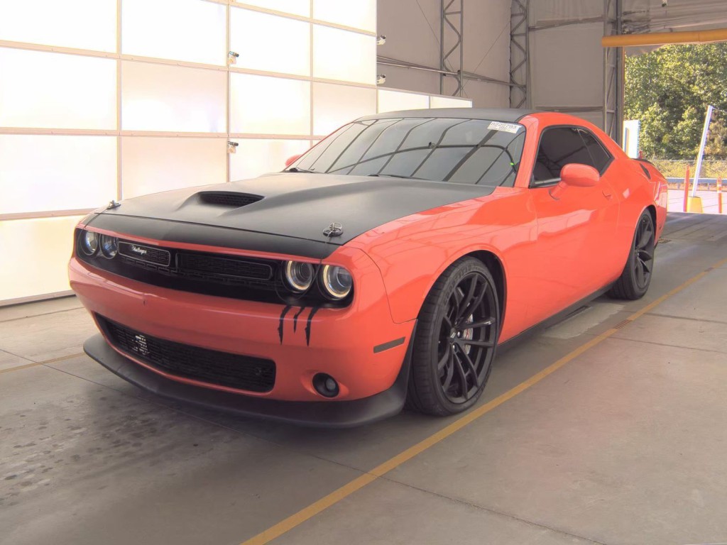 2018 Dodge Challenger Image 2