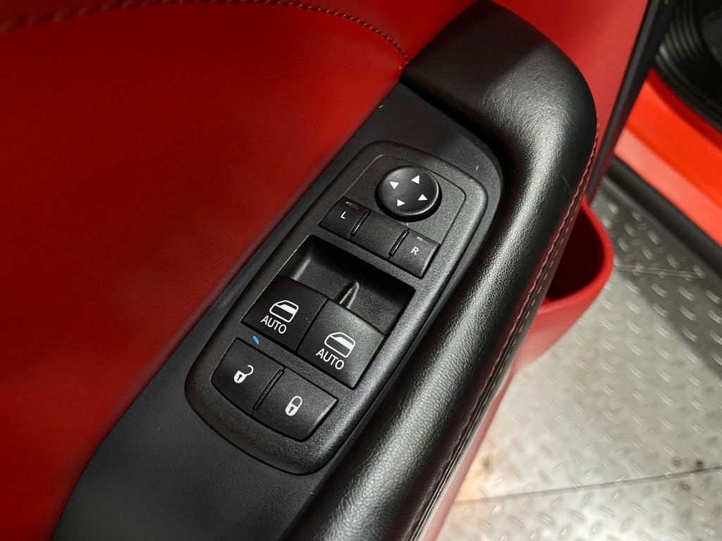 2018 Dodge Challenger Image 15