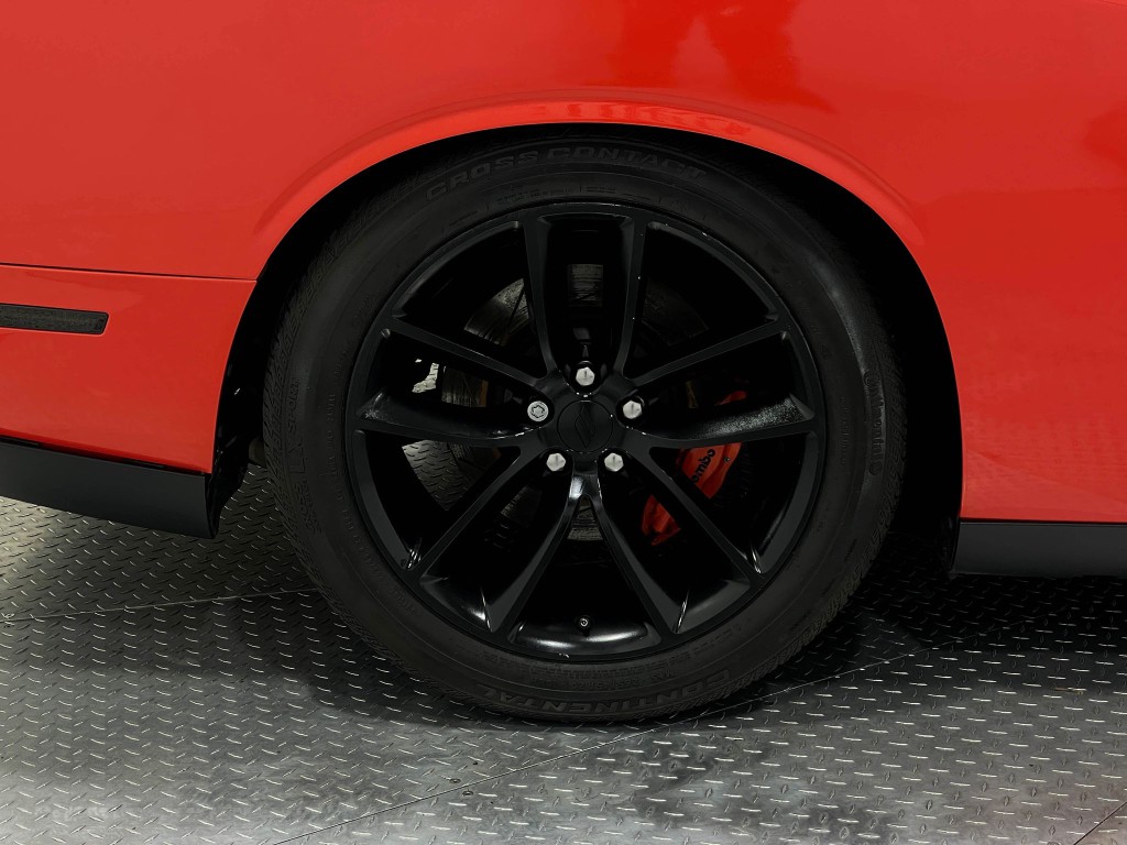 2018 Dodge Challenger Image 32