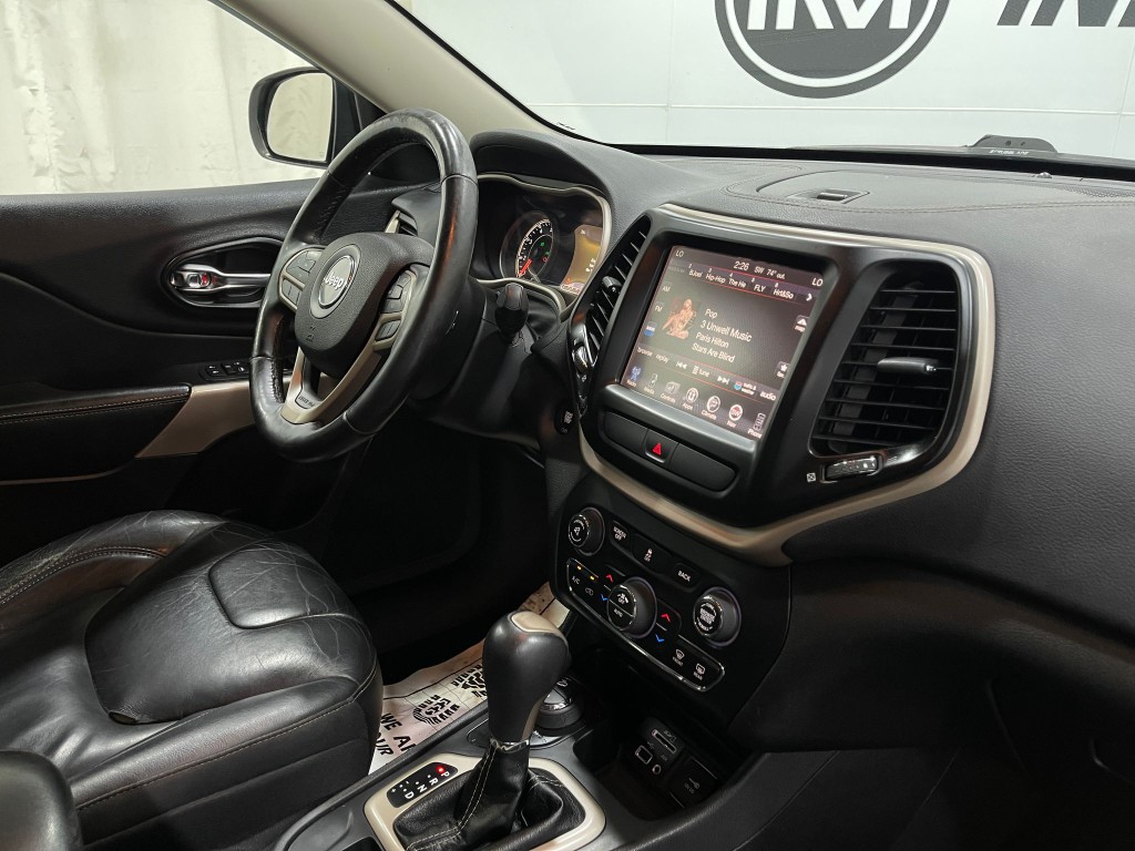2017 Jeep Cherokee Image 19