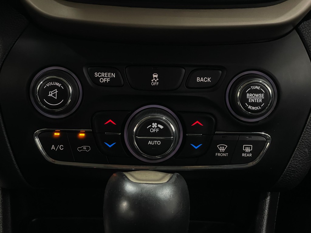2017 Jeep Cherokee Image 24
