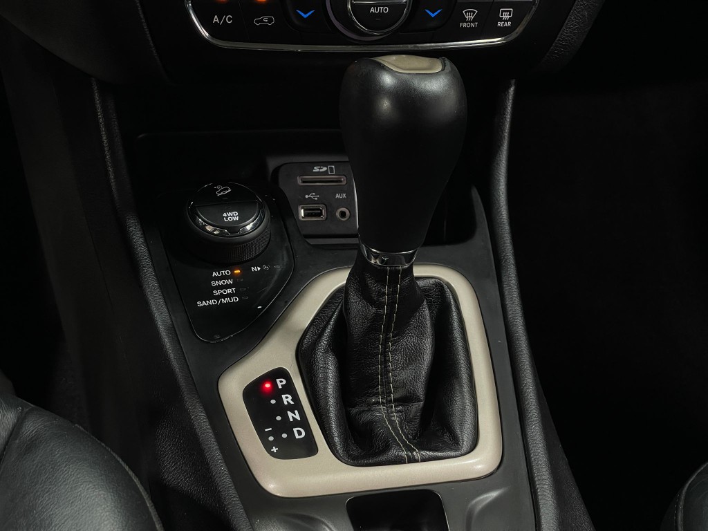 2017 Jeep Cherokee Image 28