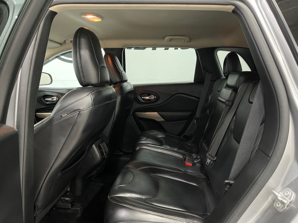2017 Jeep Cherokee Image 29