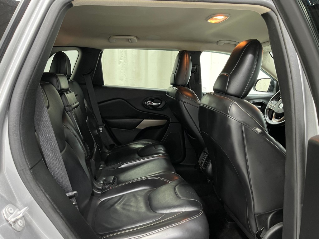 2017 Jeep Cherokee Image 30