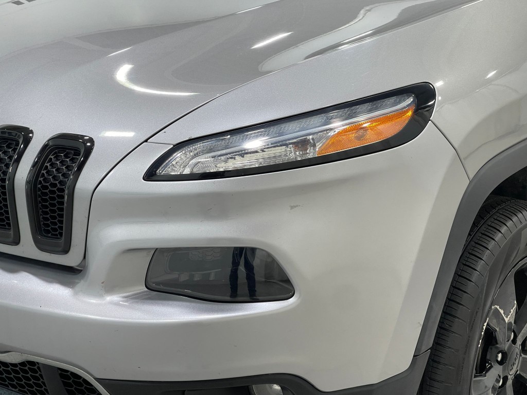 2017 Jeep Cherokee Image 32