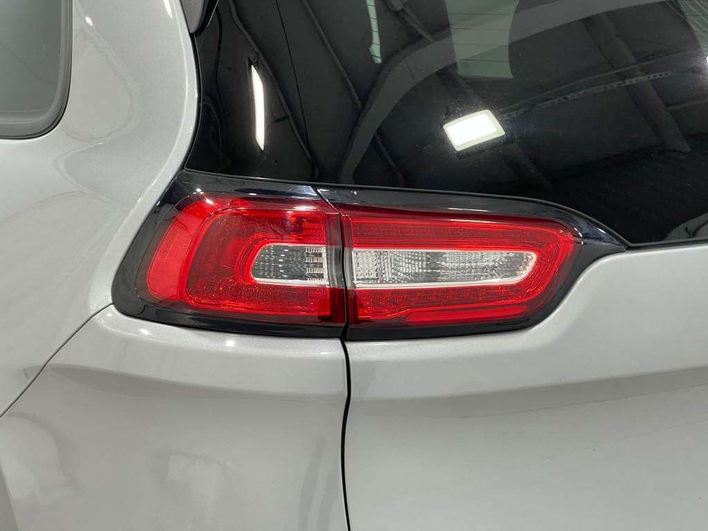 2017 Jeep Cherokee Image 33