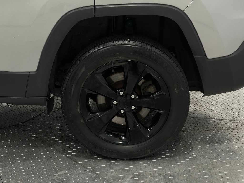2017 Jeep Cherokee Image 34