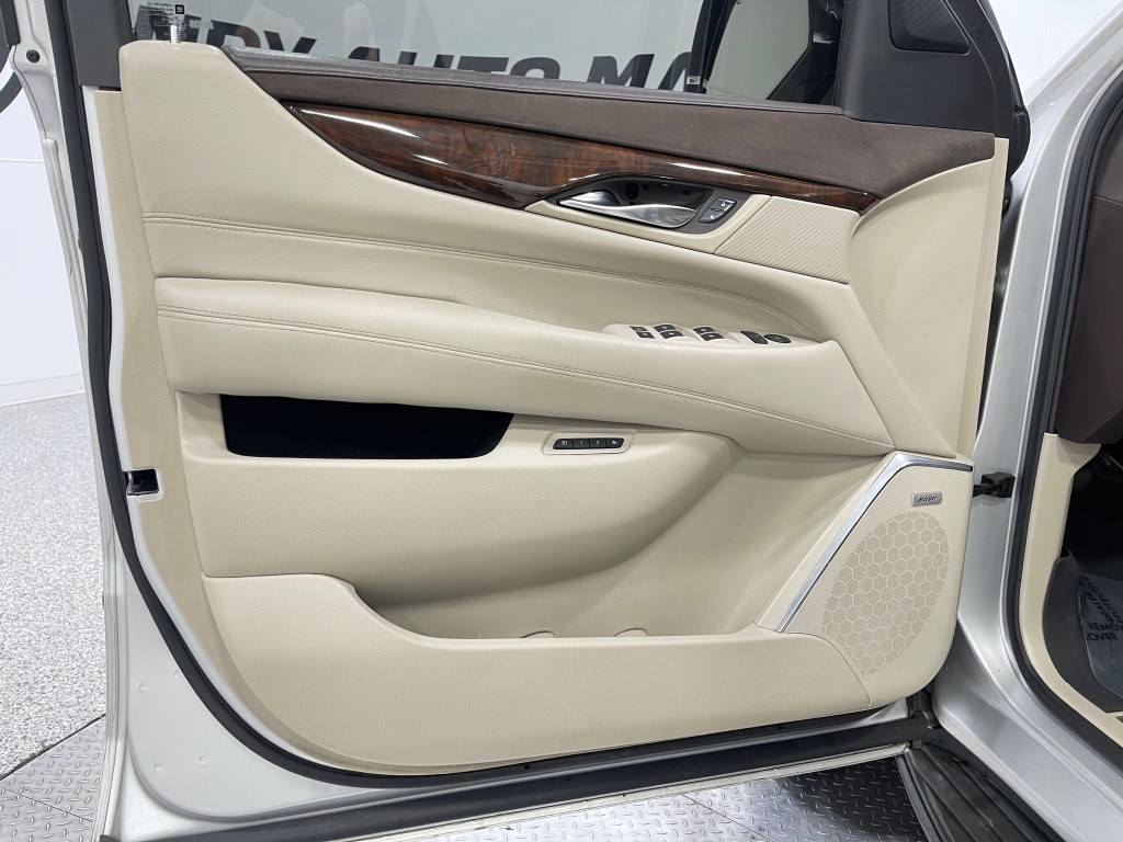 2017 Cadillac Escalade Image 15