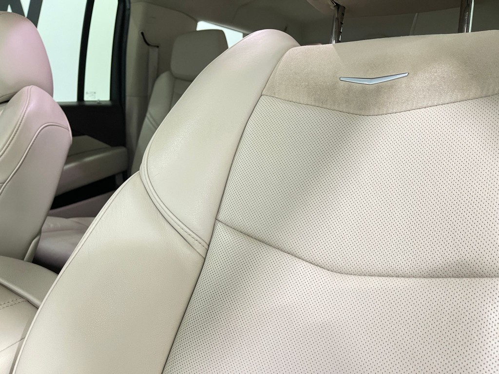 2017 Cadillac Escalade Image 18