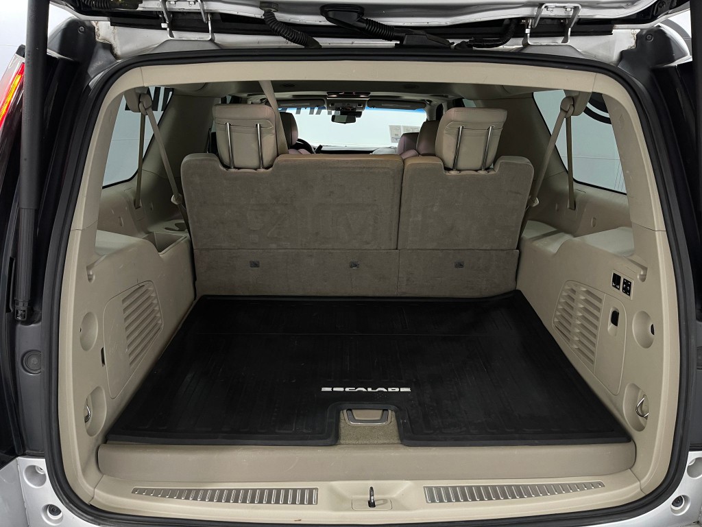 2017 Cadillac Escalade Image 25