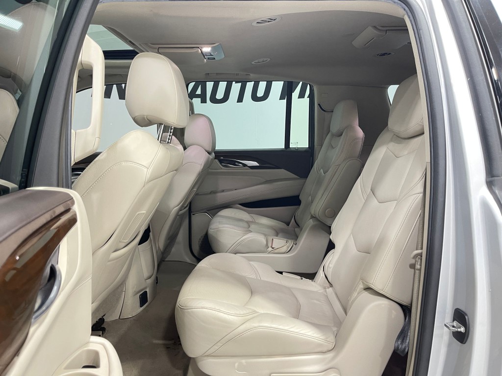 2017 Cadillac Escalade Image 26