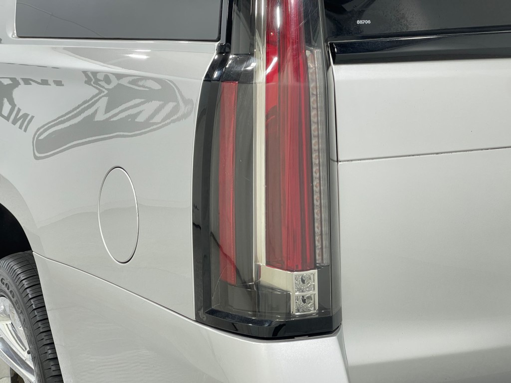2017 Cadillac Escalade Image 32