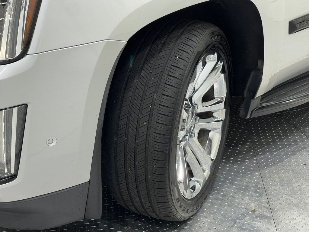 2017 Cadillac Escalade Image 34