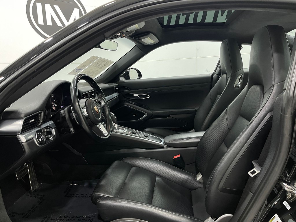 2017 Porsche 911 Image 12
