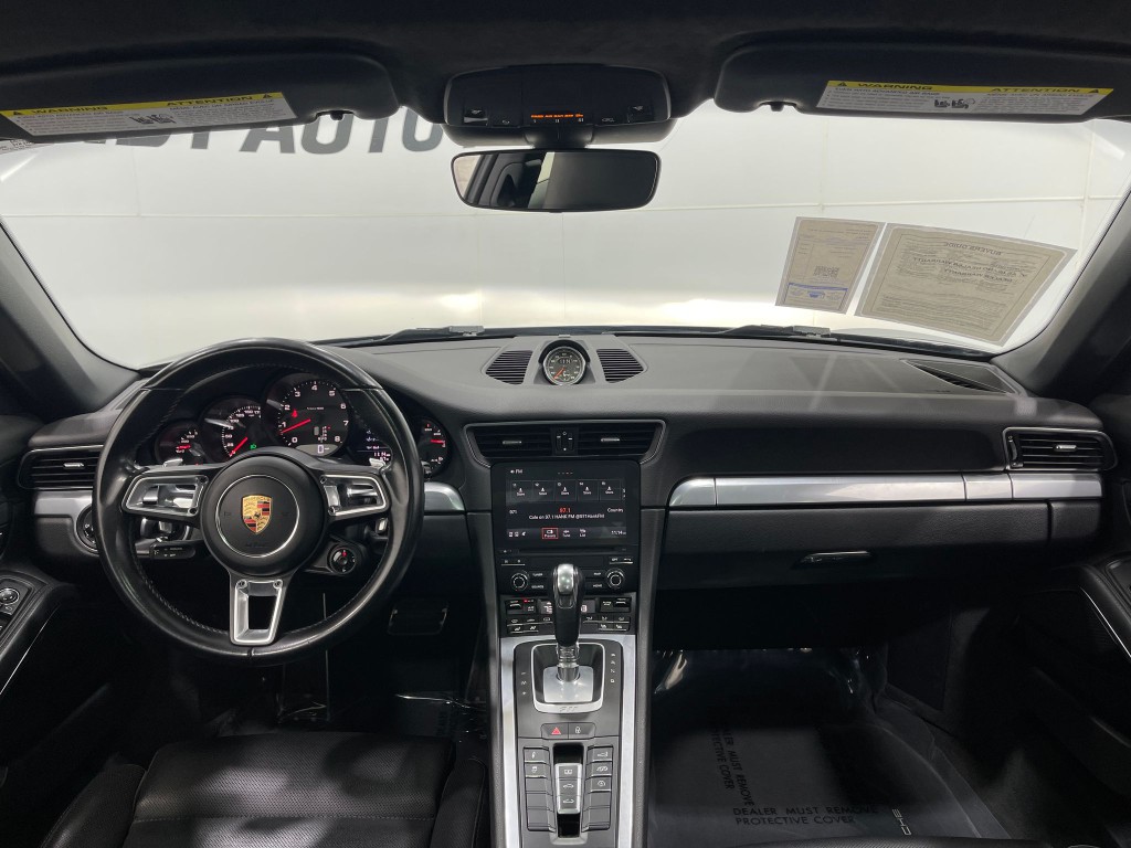 2017 Porsche 911 Image 18