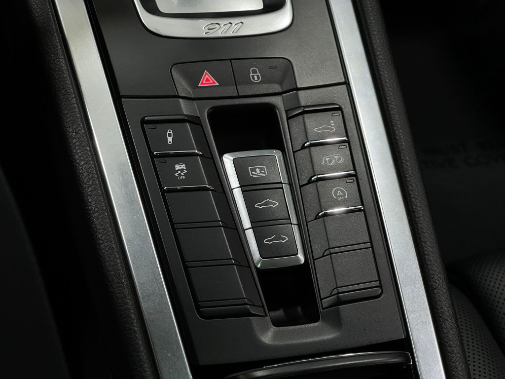 2017 Porsche 911 Image 28