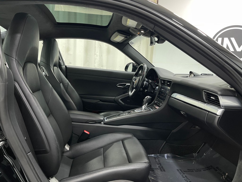 2017 Porsche 911 Image 31